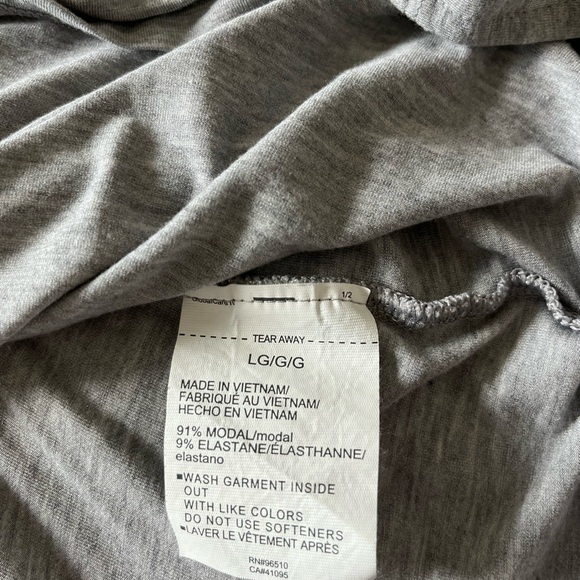 Under Armour loose fit workout top size large - Picture 7 of 7